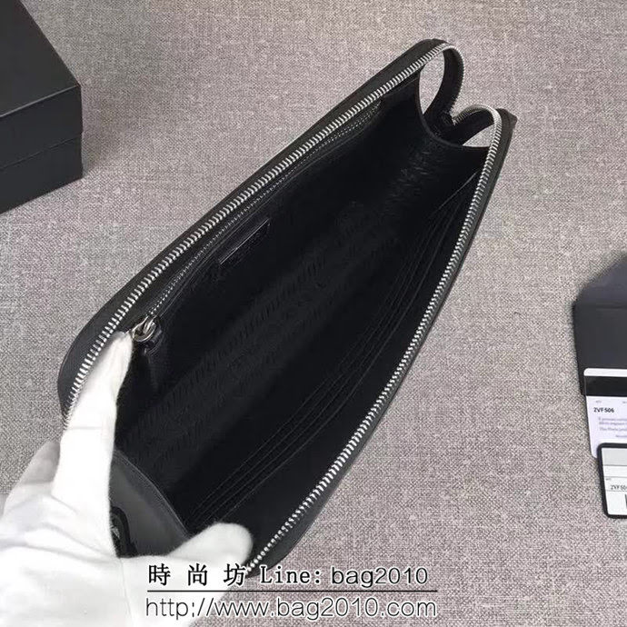 PRADA普拉達 官網同步 專櫃最新款 頂級原單十字紋牛皮 男士手包 2VF056 DD1905